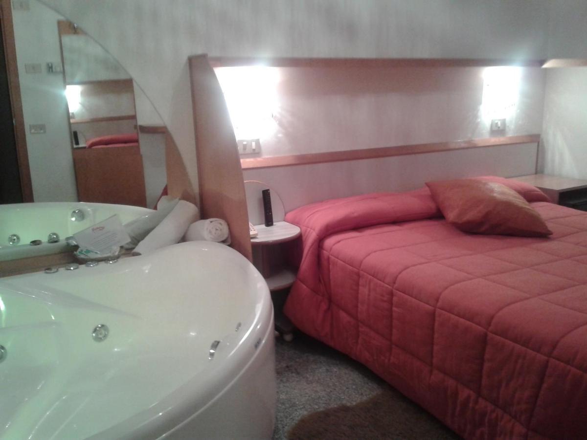 Hotel Memory Ρίμινι Εξωτερικό φωτογραφία