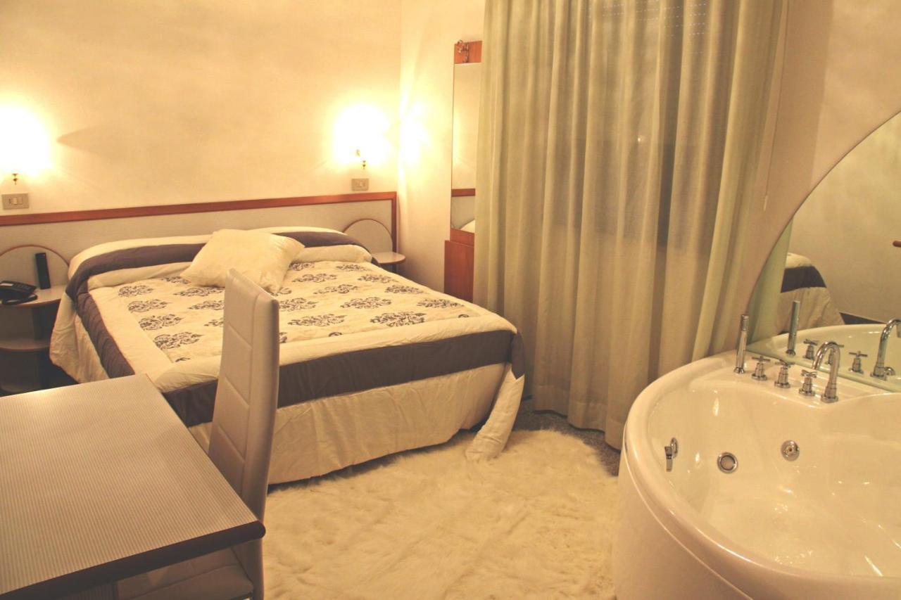 Hotel Memory Ρίμινι Εξωτερικό φωτογραφία